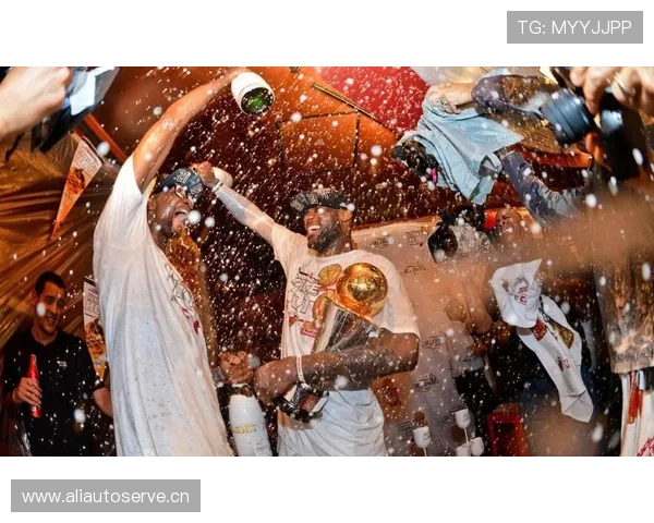 NBA赛场风云再起：明星球员激战季后赛争夺荣耀 - 副本 (2) - 副本